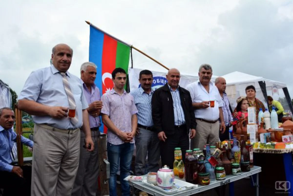 ​Азербайджанцы Коми угостили местных жителей блюдами национальной кухни