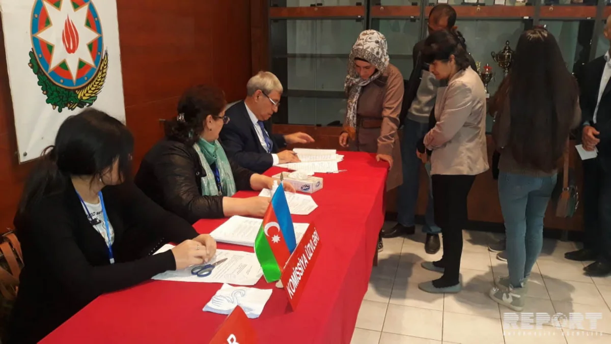 Lənkəranda seçki məntəqələrində seçici sıxlığı yaranıb - FOTO - VİDEO