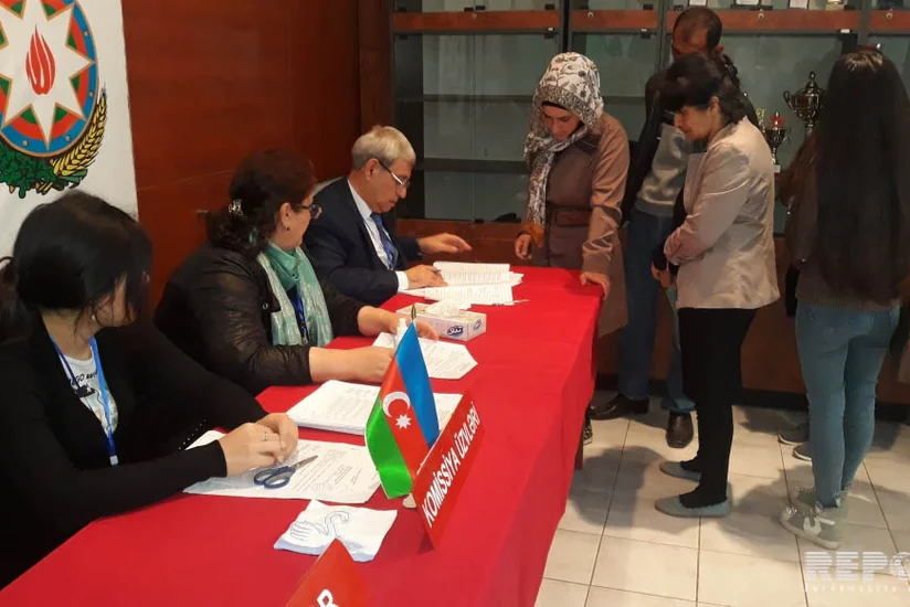 Lənkəranda seçki məntəqələrində seçici sıxlığı yaranıb - FOTO - VİDEO