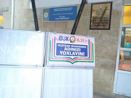 42 saylı Sumqayıt ikinci seçki dairəsinin 31 saylı seçki məntəqəsində bir neçə nəfər səs verib