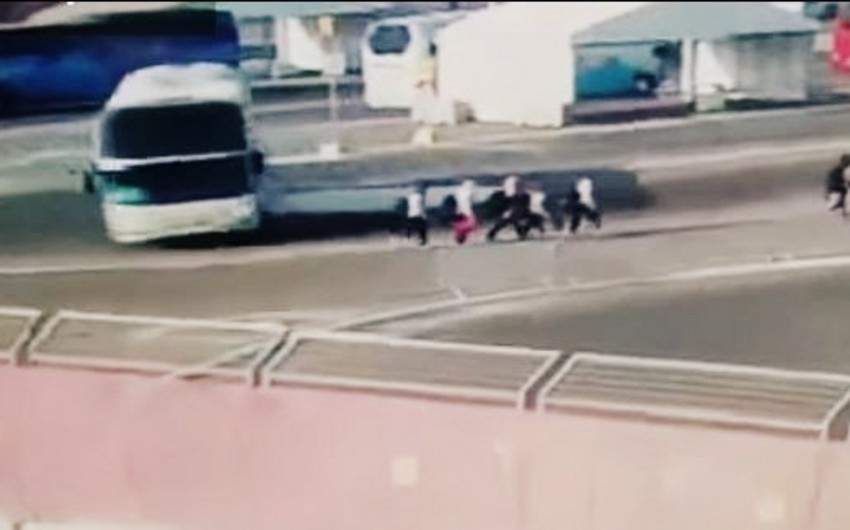 ​Avstriya atletlərini avtobusla vurma hadisəsinə görə tutulan şəxslərin məhkəməsi təxirə salınıb