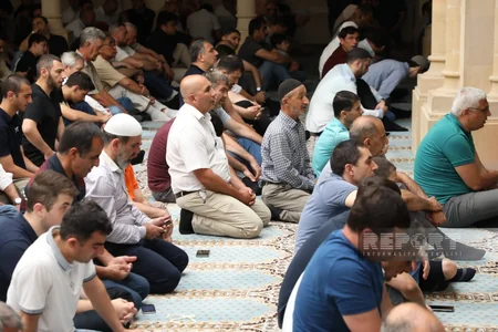 Bakıda bayram namazı qılınıb