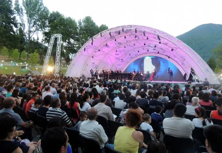 Qəbələ VII Beynəlxalq Musiqi Festivalı atəşfəşanlıqla başa çatıb - FOTO