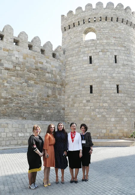 UNEC-də Heydər Əliyev Fondu tərəfindən təşkil olunan distant Çin dili kursları üzrə dərslərə başlanılıb - FOTO