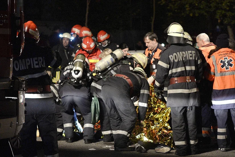 Около 40 человек пострадали во время пожара в ночном клубе в Бухаресте
