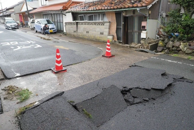 Venesuelada güclü zəlzələdən sonra 200 metrlik göydələn əyilib