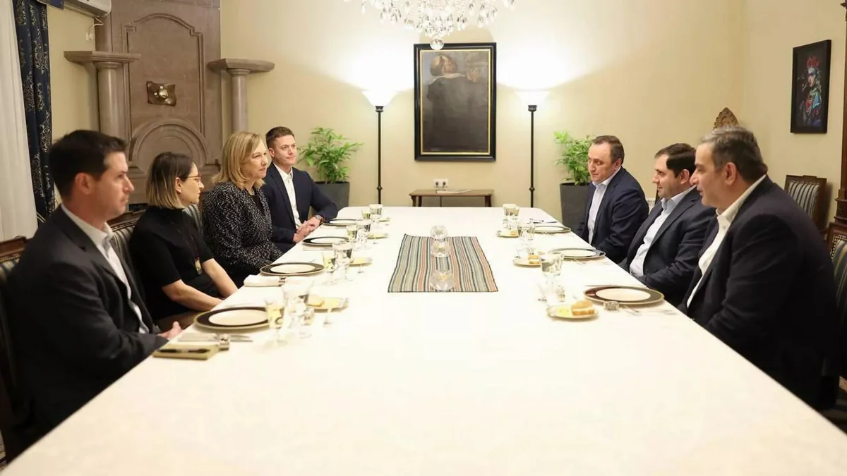 Suren Papikyan ABŞ səfiri ilə regional təhlükəsizliyi müzakirə edib