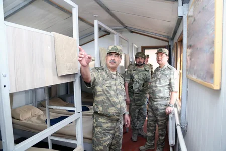 Закир Гасанов побывал в воинских частях, расположенных в полосе обороны азербайджано-армянской госграницы