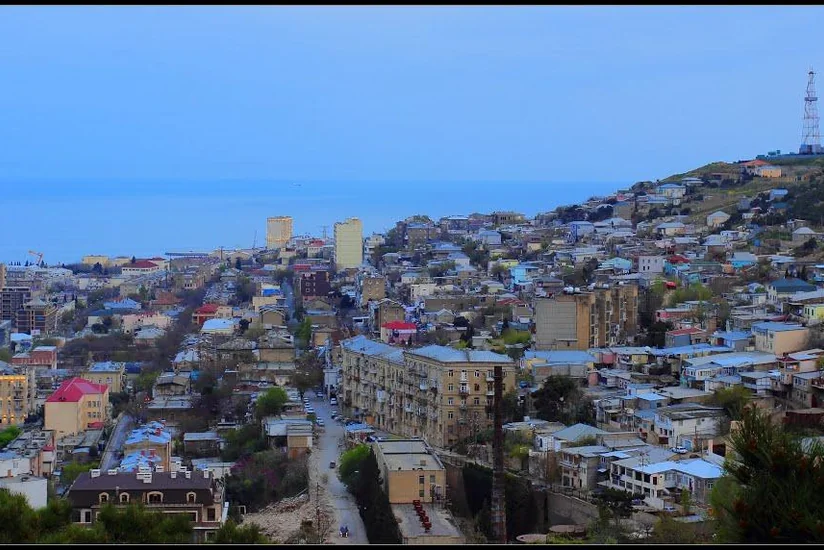 Eldar Əzizov: Bayıl və 20-ci yaşayış sahəsindəki sahibkarlıq obyektləri ərazidə uyğunsuzluq yaradır