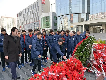 Millimizin üzvləri Xocalı faciəsinin qurbanlarını yad etdi - FOTO