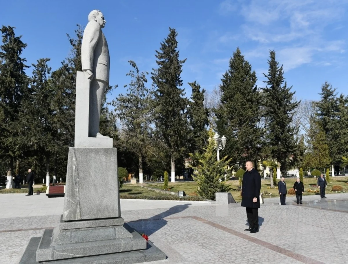Prezident İlham Əliyev Kürdəmirə səfərə gedib