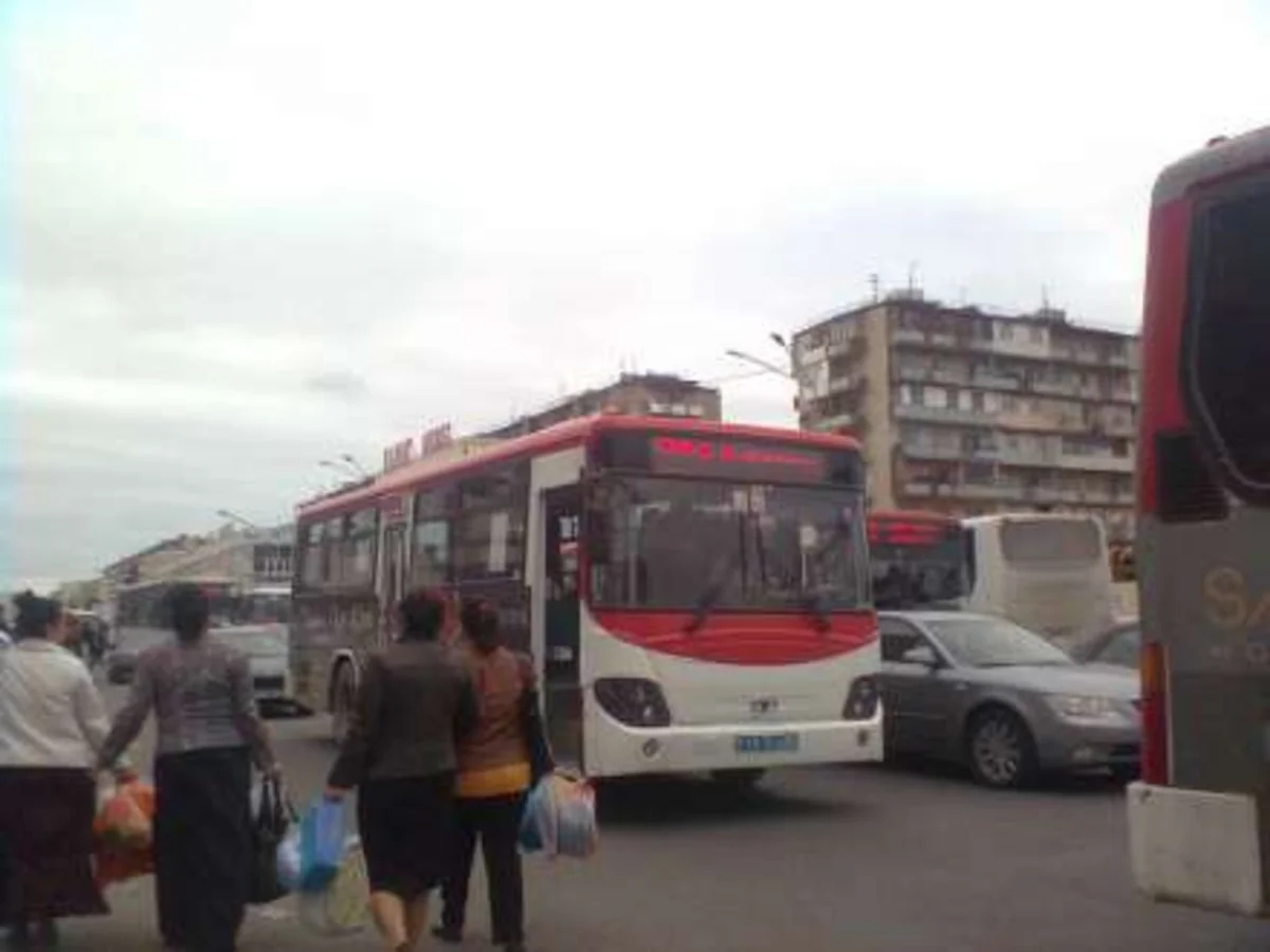8-ci km Bazarının yolu bağlanır