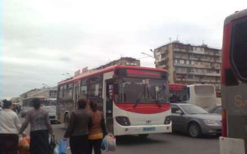 8-ci km Bazarının yolu bağlanır
