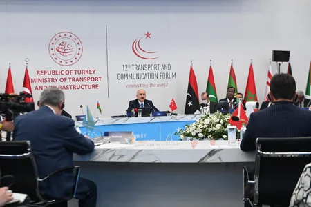 Rəşad Nəbiyev Nəqliyyat və Kommunikasiya Şurasının iclasında iştirak edir