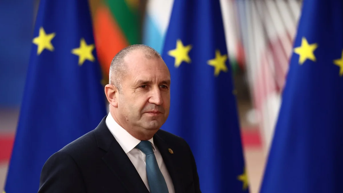 Bulgarian president vetoes agreement with Ukraine on supply of armored personnel carriers