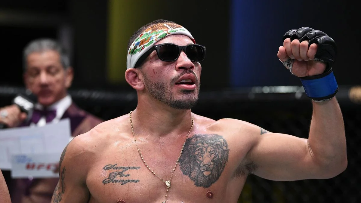 UFC döyüşçüsü ailə üzvlərini bıçaqladığı üçün həbs olundu