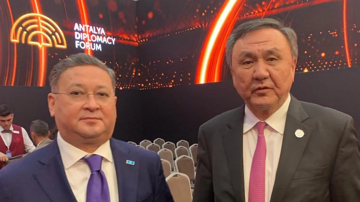 TDT Baş katibi Qazaxıstanın XİN başçısı ilə Zirvə görüşünün yekunlarını müzakirə edib