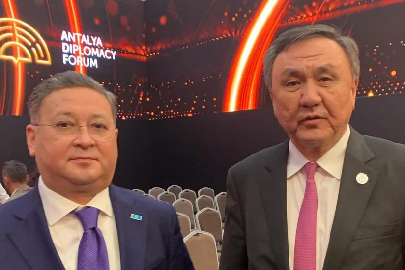 TDT Baş katibi Qazaxıstanın XİN başçısı ilə Zirvə görüşünün yekunlarını müzakirə edib