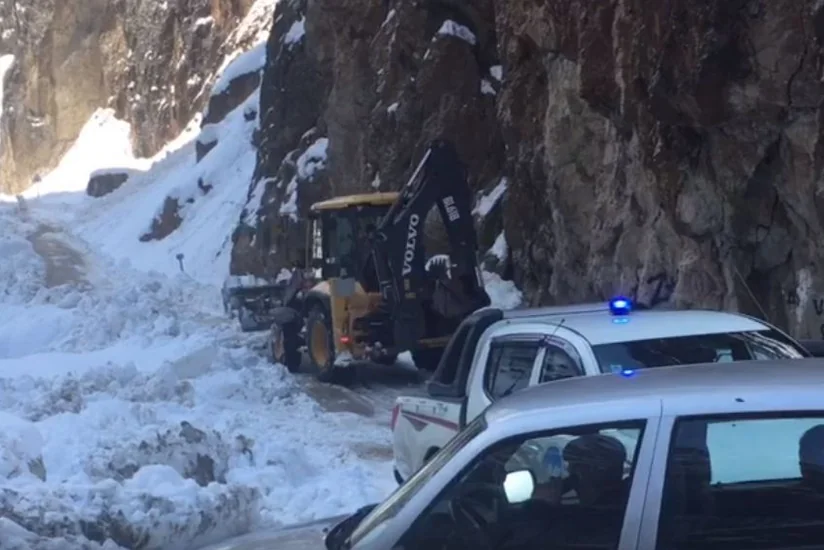 Qar uçqunu səbəbindən tutulmuş Quba-Xınalıq yolu təmizlənir - VİDEO - ƏLAVƏ OLUNUB