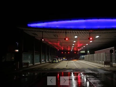 Almaniyada sürücü maşınla aeroport ərazisinə keçmək istəyib