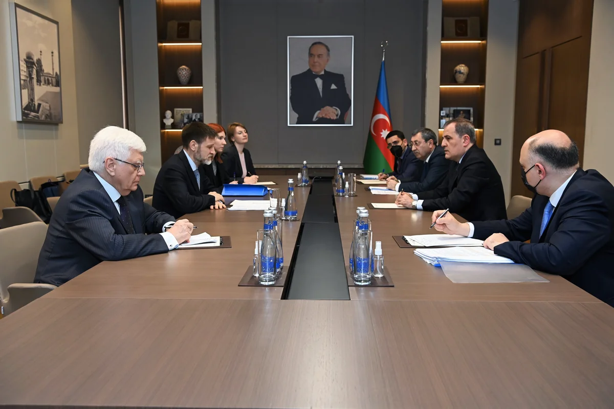 Jeyhun Bayramov meets Russian presidential special envoy