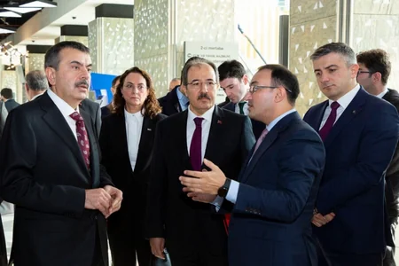 Türkiyəli nazir “ASAN xidmət”də olub