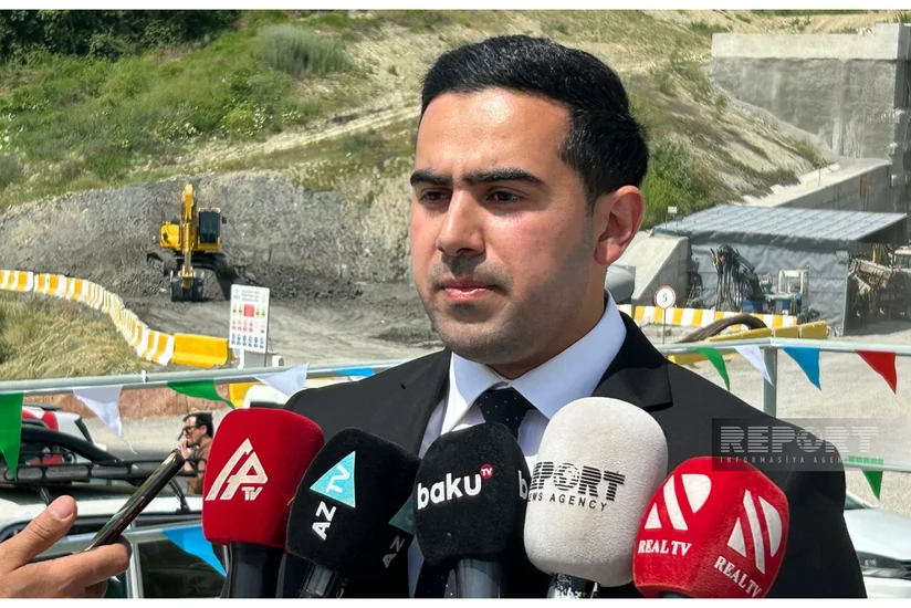 AAYDA rəsmisi: Ağsuçay vadisində 1186 metrlik unikal avtomobil körpüsünün tikintisi davam etdirilir  - VİDEO