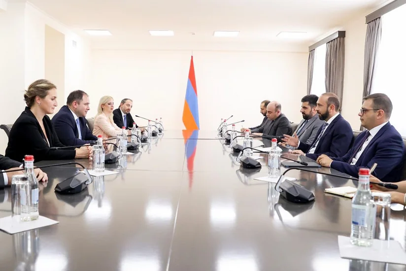 Gürcüstan parlamentinin komitə sədri: İrəvanla Bakı arasında normallaşma prosesinə töhfə verməyə hazırıq