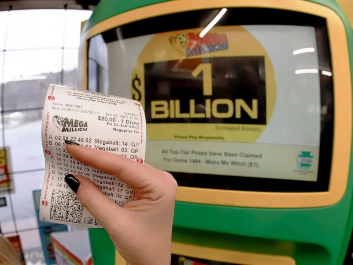 Jackpot in Mega Millions lottery in US tops $1 billion