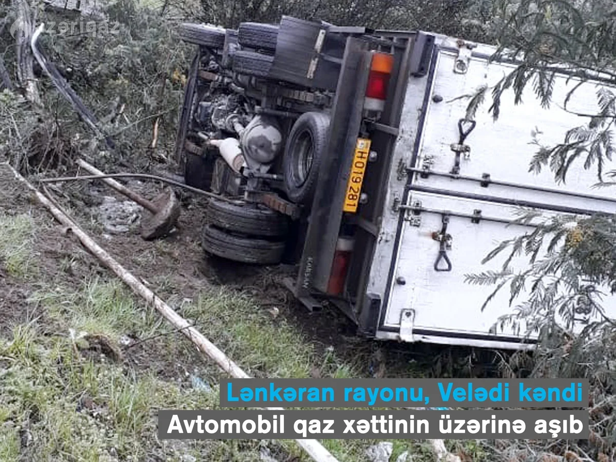 Lənkəranda avtomobil qaz xəttinin üzərinə aşdı