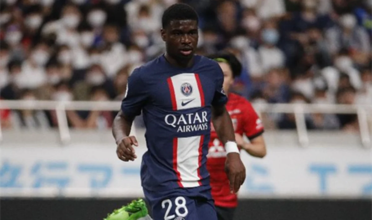 ПСЖ сдал в аренду футболиста