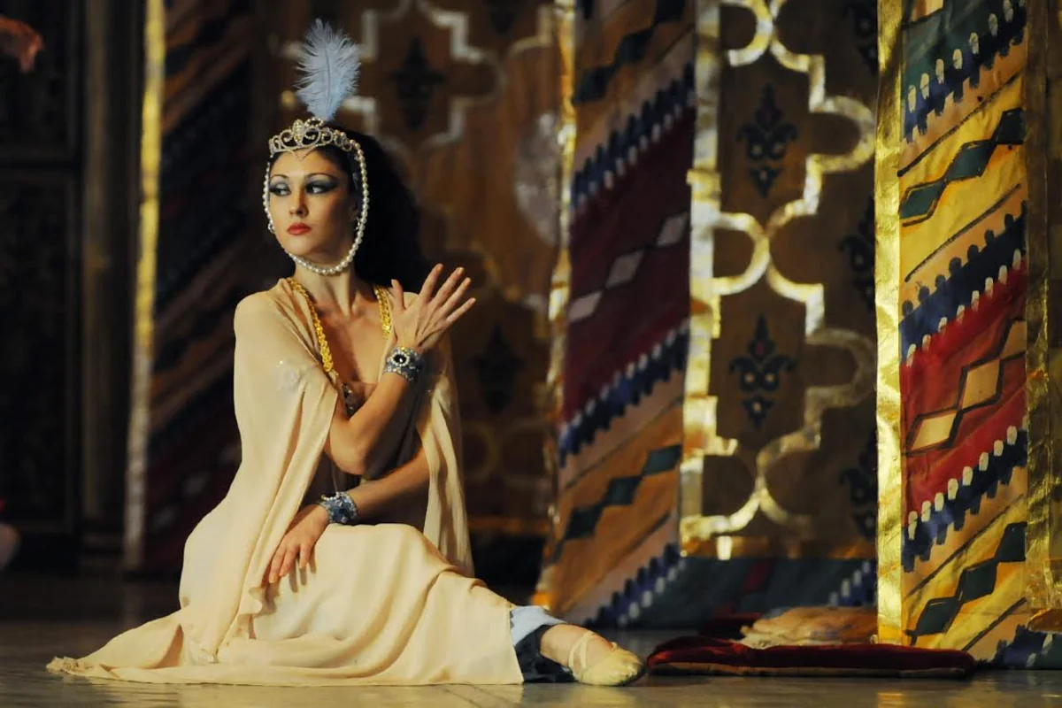 Xalq artisti teatrla vidalaşır