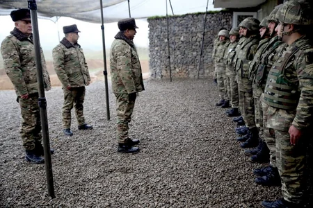 Müdafiə Nazirliyinin rəhbərliyi cəbhə bölgəsində səfərdədir - VİDEO