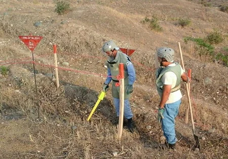 ​Ağdam və Tərtərdə partlamış raket qalıqları aşkarlanıb