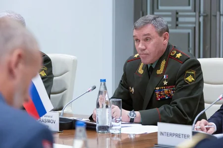 Начальник Генштаба ВС России провел переговоры с главкомом сил НАТО