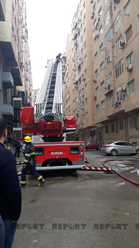 Xırdalanda yaşayış binasında yanğın olub, sakinlər təxliyə edilib