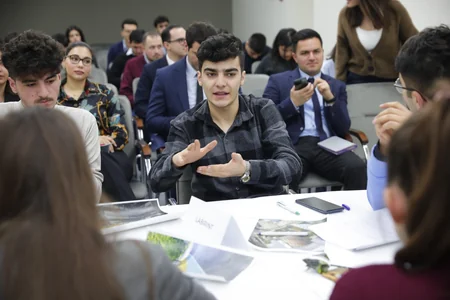 “Gənclər üçün şəhər mühiti” mövzusunda debat keçirilib
