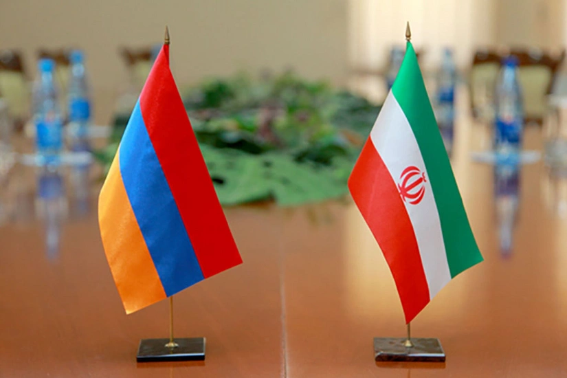 Armenian, Iranian FMs sign consultation plan
