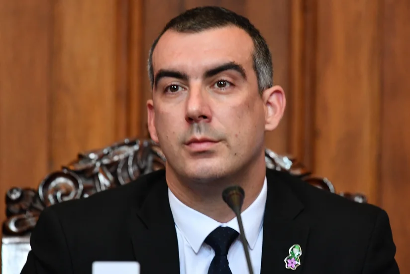Serbiya parlamentinin sədri Milli Məclisin iclasını izləyir