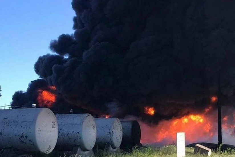 На нефтебазе в Кривом Роге в результате ракетной атаки начался пожар