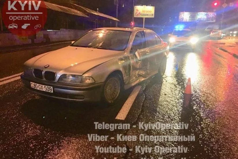 Азербайджанские туристы попали в ДТП в Киеве - ФОТО