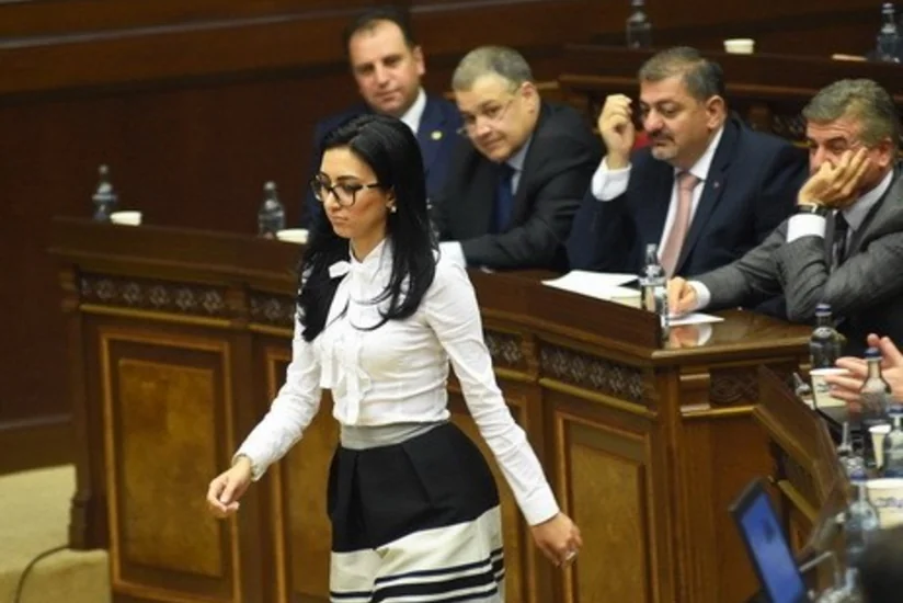 Ermənistan parlamenti sədrinin keçmiş müavini Sarqsyanın partiyasından çıxıb
