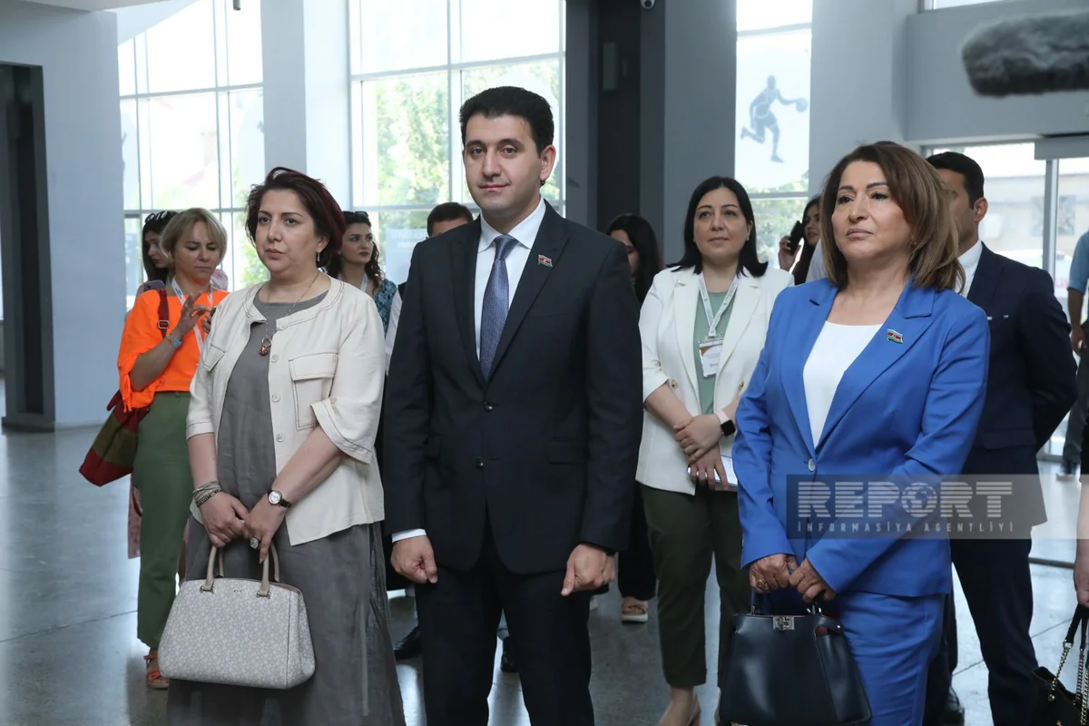 Deputatlar və ictimaiyyət nümayəndələri müəllimlərin sertifikatlaşdırma imtahanını izləyib