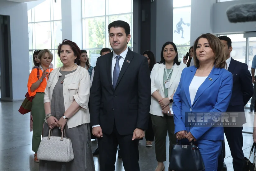 Deputatlar və ictimaiyyət nümayəndələri müəllimlərin sertifikatlaşdırma imtahanını izləyib