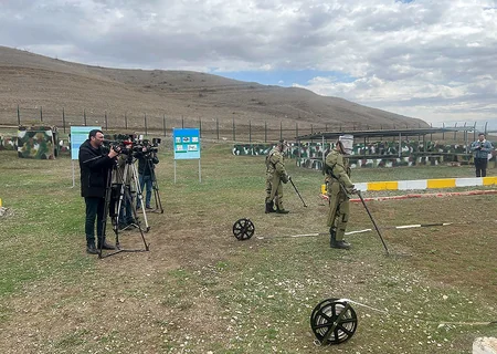 Jurnalistlər azad edilmiş ərazilərdəki döyüş mövqelərində yaradılan şəraitlə tanış olub