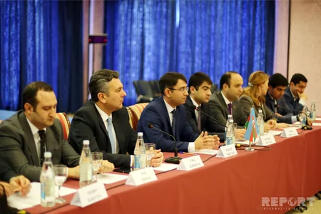 ​Bakıda “Milli-mənəvi dəyərlərimiz və gənclərin vətənpərvərlik ruhunda tərbiyəsi” mövzusunda konfrans keçirilib