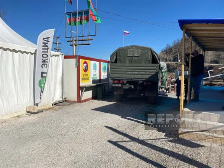 По дороге Ханкенди-Лачын беспрепятственно проехали 60 автомобилей российских миротворцев