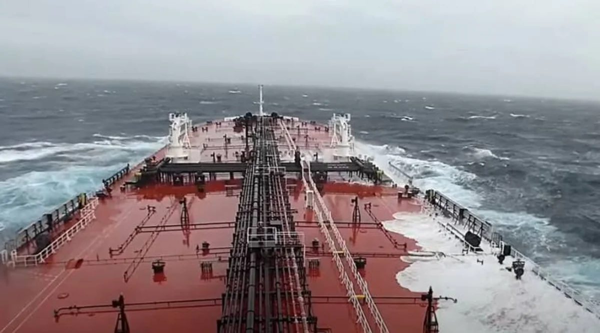Oil tanker in Gulf of Oman boarded by armed men