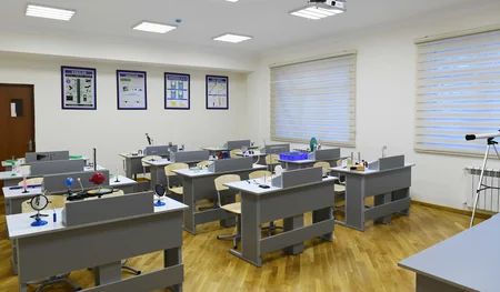 Prezident Bakıda yeni tikilən iki məktəbdə yaradılan şəraitlə tanış olub