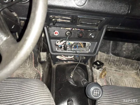 Bakıda polis avtomobili qarət etmək istəyən şəxsi tutub - FOTO